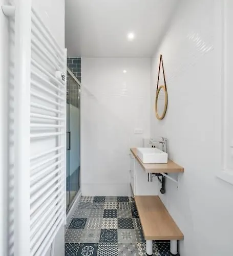 Apartment La - Centre - Jardin - Parking Privee - Climatisation *